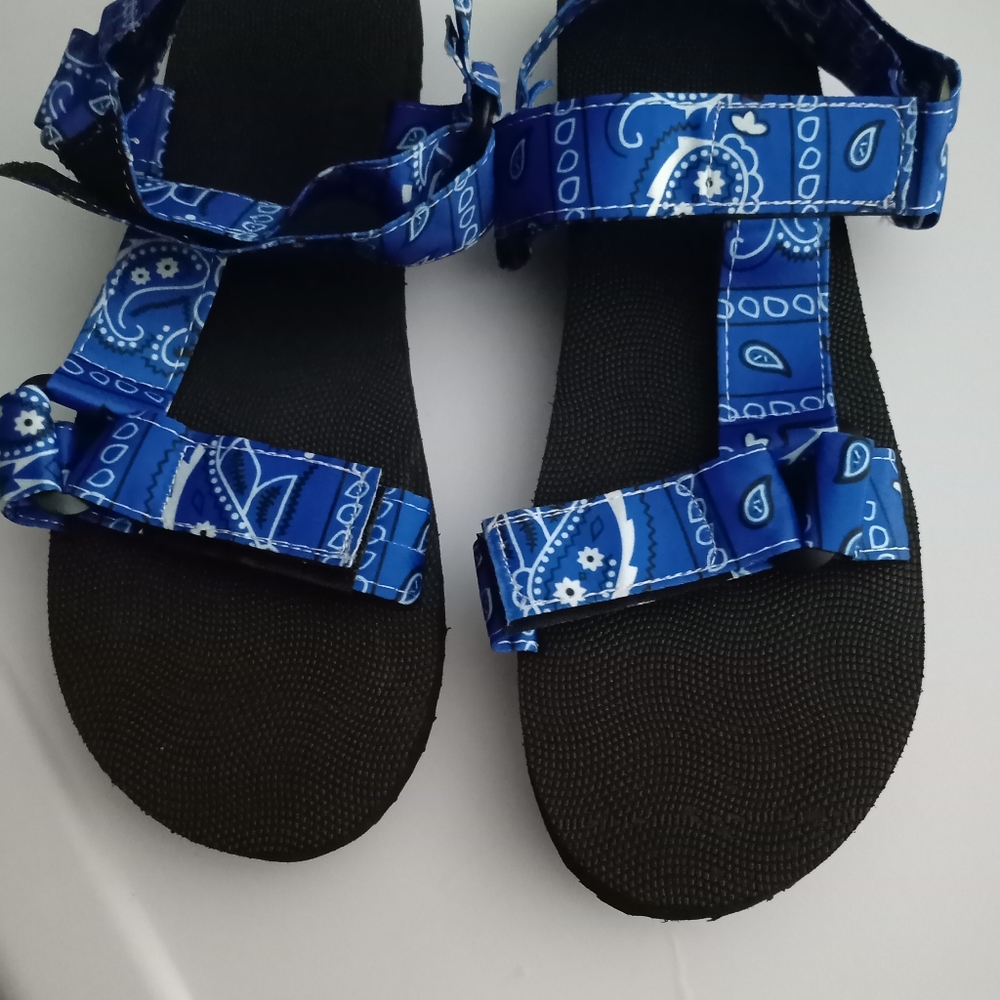Woman's scarf sandals